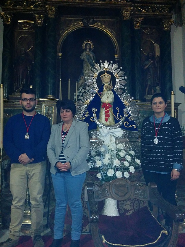 El Domingo estrenará la Morenita en la procesión un nuevo manto color azul cobalto bordado en oro realizado en El ÁNGEL  de Madrid donado por la familia Melero Ruiz