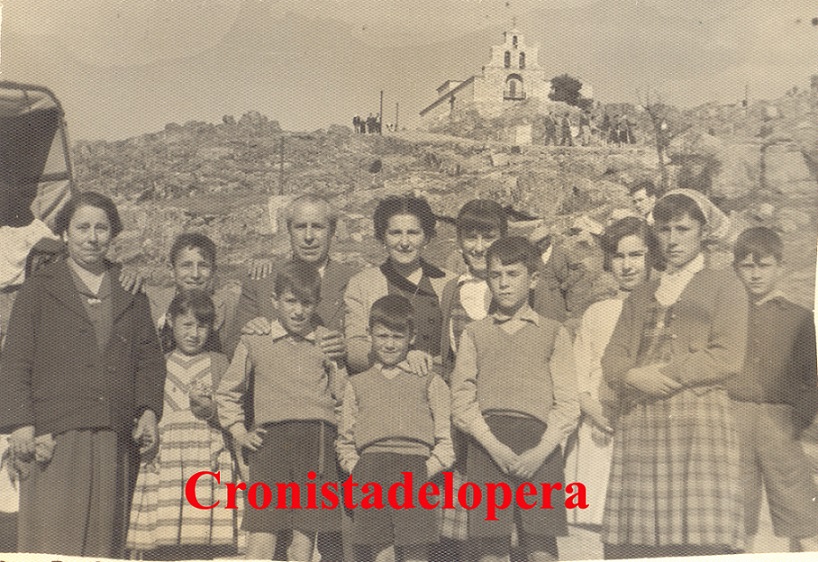 Las Familias Loperanas Gutiérrez Alcalá y Medina Casado en una Romería de la Virgen de la Cabeza. Año 1957