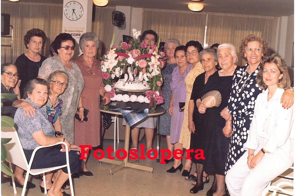 La antigua tradición loperana de Echar el Mayo Perigallo. Grupo de socias del Hogar del Pensionista de Lopera. Año 1986