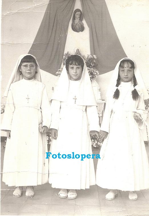Loperanas el día de su Primera Comunión. Año 1967. Loli Lara, Marina Huertas y Beni Torres.