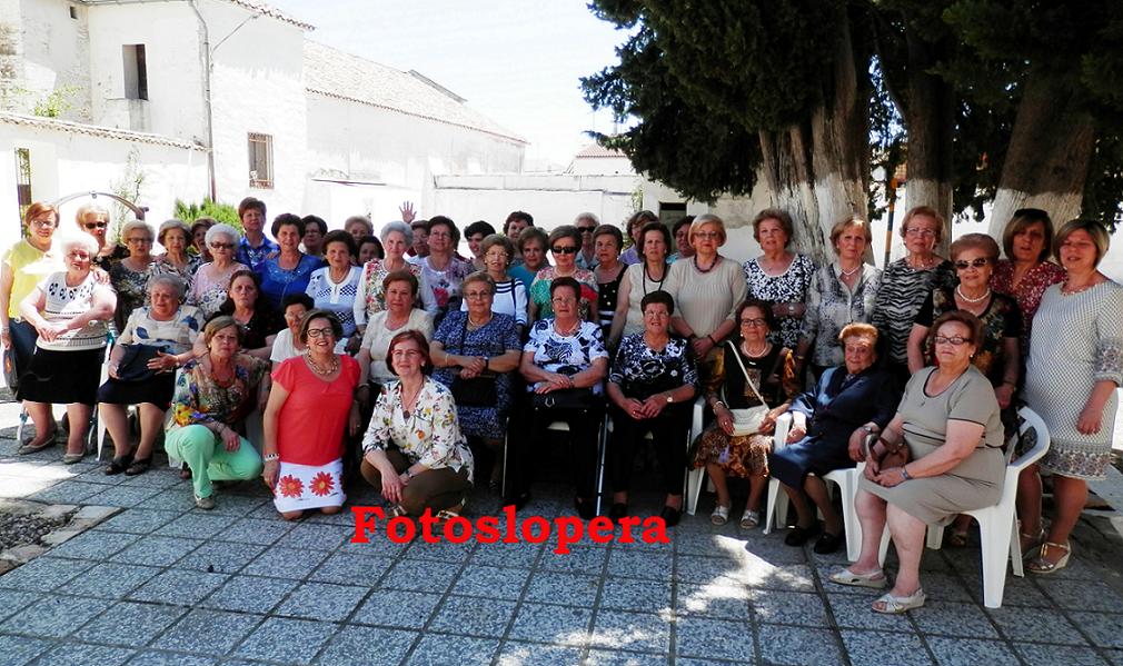 Noventa loperanas participan en la IX Convivencia Primaveral de la Asociación de Amas de Casa Bascena celebrada en el antiguo Convento de la Hermanas de la Cruz.