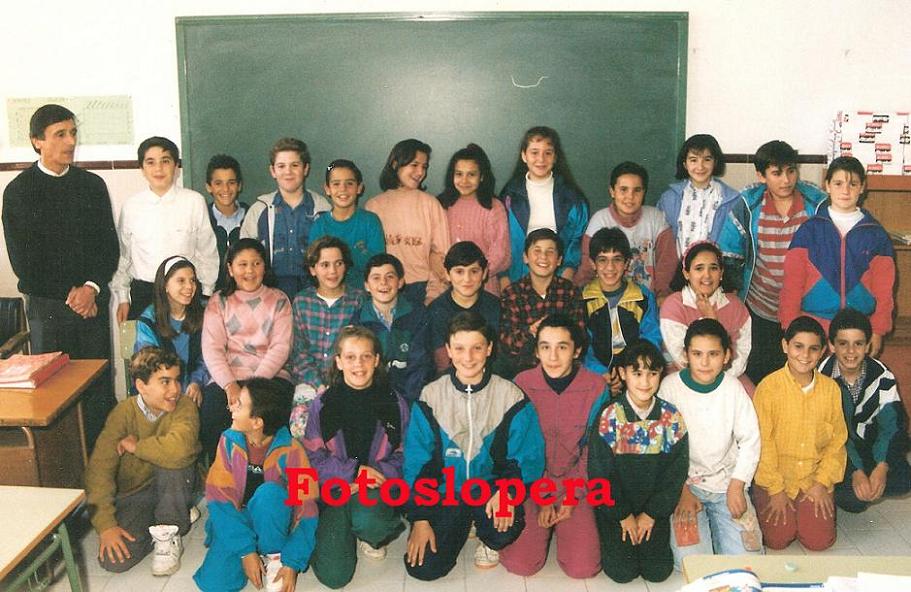 Grupo de Alumnos del Colegio Miguel de Cervantes con su profesor Julio García Bruna. Curso 1993