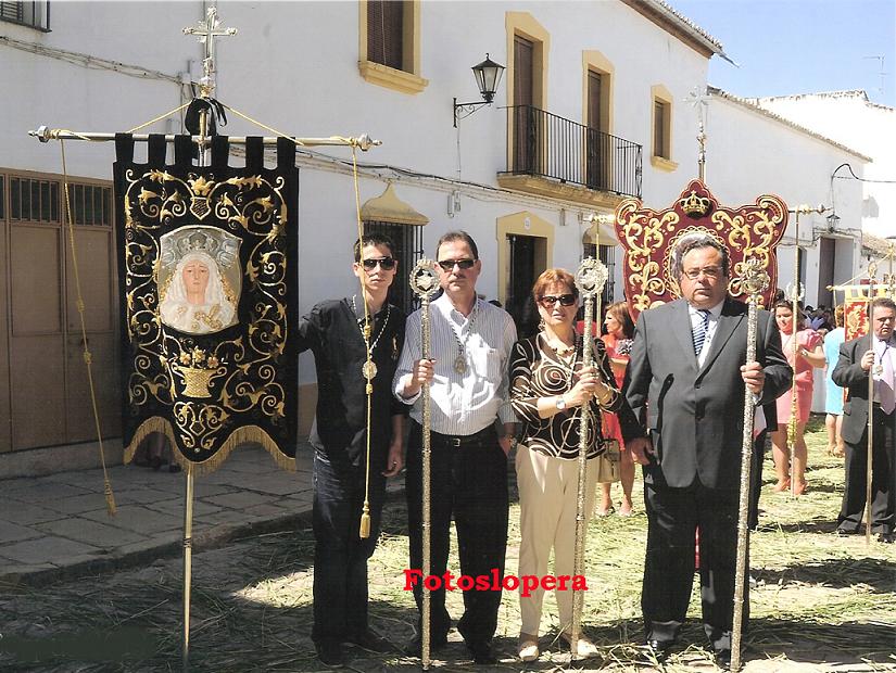 Representantes de la Cofradía de la Virgen de los Dolores en el Corpus del año 2013. Manuel Jesús Merino, Cristóbal Merino, Dolores Sánchez y Gabriel Valenzuela.
