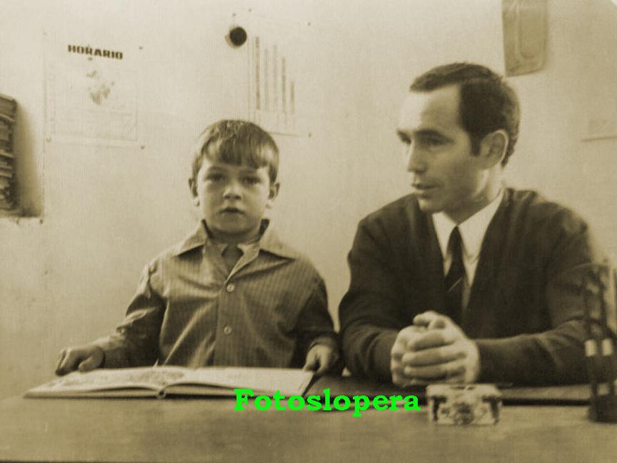 Recuerdo del Maestro D. Bartolomé Salas García con su alumno Antonio Madero Gutiérrez. Curso 1971-72. Foto gentileza de José Madero