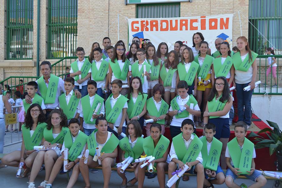 Graduación de 33 Alumnos de la Promoción 2006-2015 del CEIP Miguel de Cervantes de Lopera. Fotos gentileza Víctor Ansino