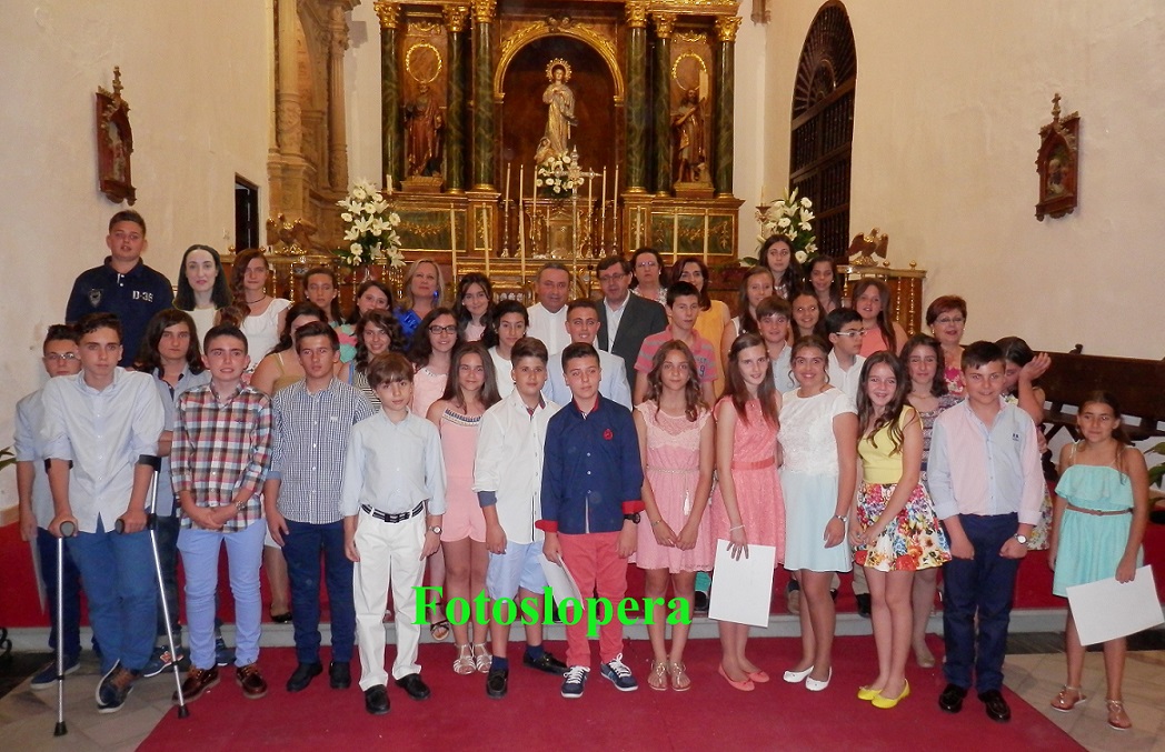 Un total de 40 loperanos recibieron ayer el Sacramento de la Confirmación por el Vicario de Jaén D. Juan Raya en la Parroquia de la Inmaculada Concepción de Lopera.