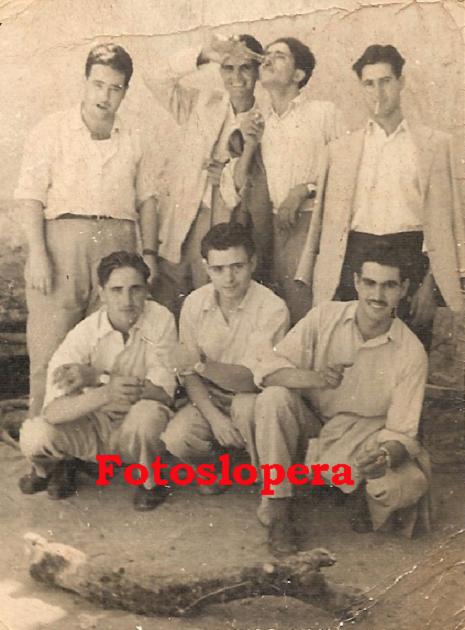 Grupo de amigos de Lopera. Años 60. Benito Valenzuela, Pedro Cardeña, Lorenzo Crespo, Enrique Bermúdez, Benito Herrero, Vidal Crespo.