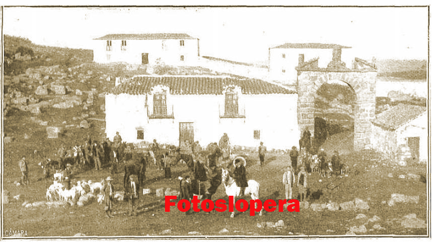 Grupo de Cazadores en las faldas del Santuario de la Virgen de la Cabeza de Andújar en una montería que en honor del Sr. García Prieto organizó en su finca el Barón de Velasco en 1915.
