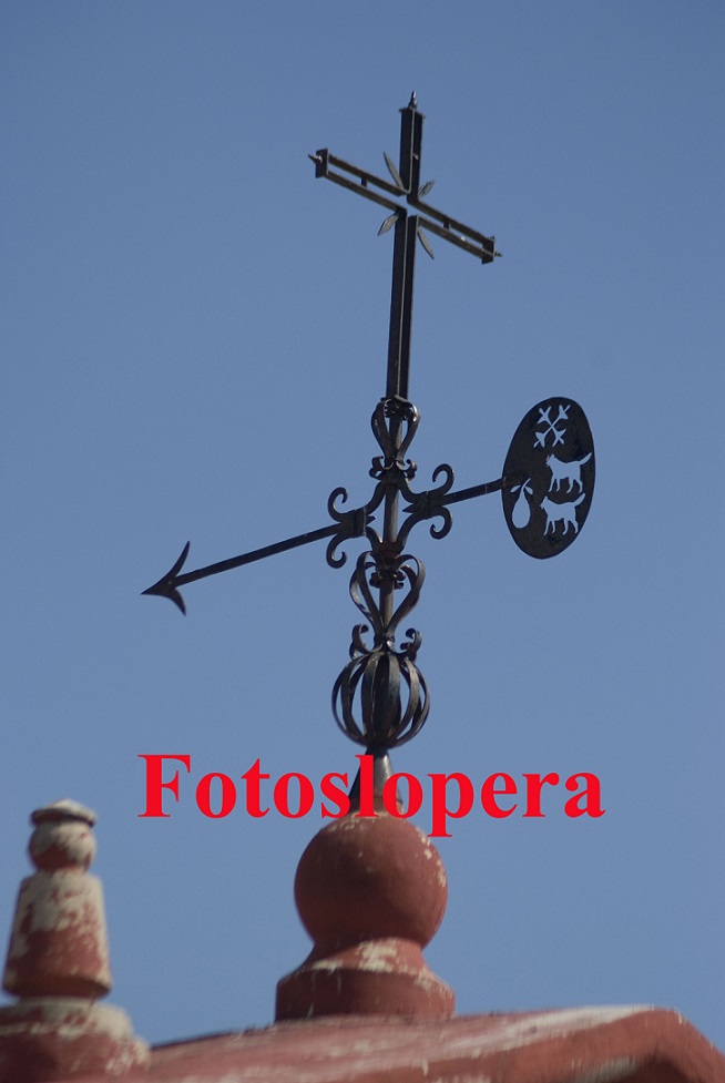 Veletas en Lopera , hoy recopilamos la Veleta que preside la espadaña del Ayuntamiento de Lopera.