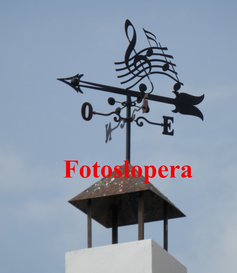 Veletas en Lopera. Hoy publicamos la Veleta del Pentagrama Musical sita en la Calle 28 de Febrero.