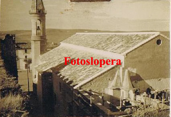 Obras en la techumbre de la Iglesia y en la Casa Rectoral de nueva planta de la Parroquia de Lopera por Regiones Devastadas en Noviembre de 1941.