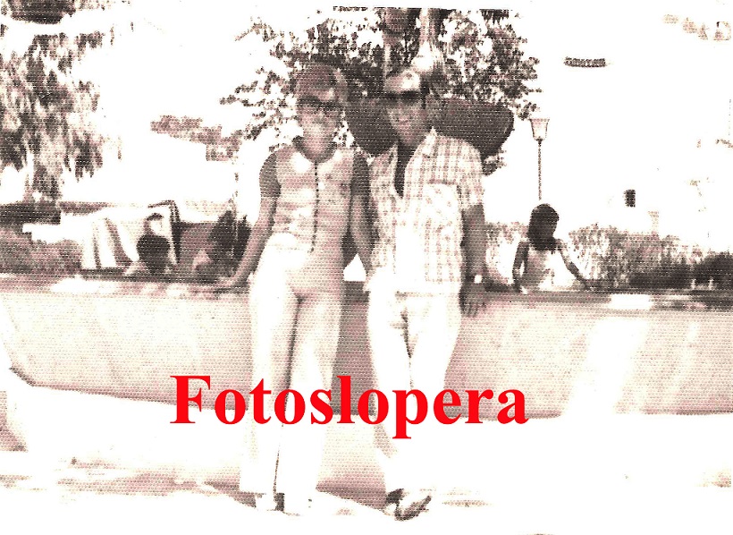 La pareja de novios loperanos Francisco Ogalla y Rosario Pedrosa en el Jardín Municipal en una Feria de los Cristos del año 1963.