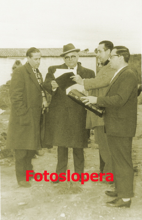 Visita al Riego "Cristo Chico" Lopera 1963. Antonio Rodríguez (Alcalde de Lopera), Felipe Arche (Gobernador Civil de Jaén), Antonio de Torres y Alfonso Cruz.