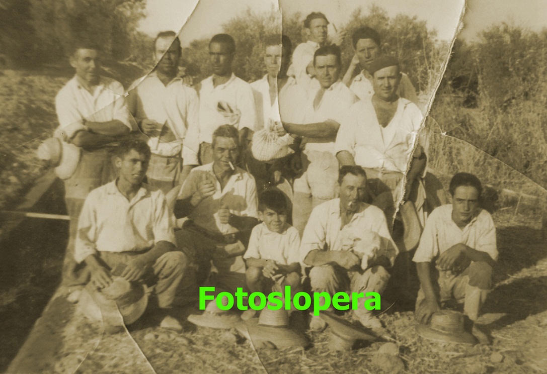 Grupo de Loperanos que trabajaron en la Construcción del Canal de Riego. Año 1962
