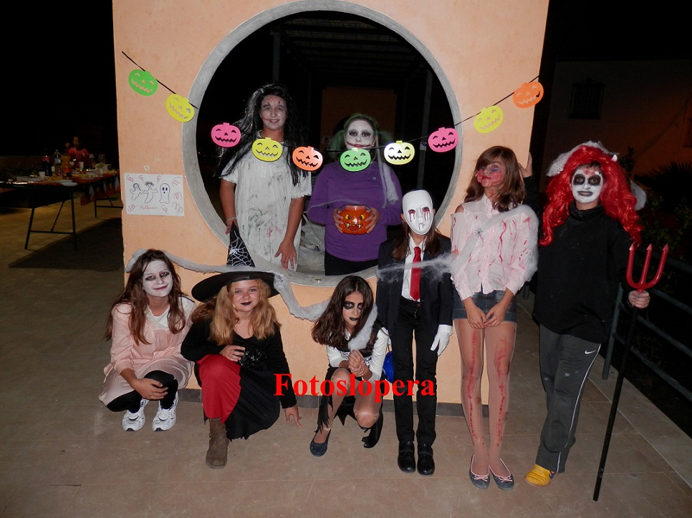 Truco o Trato. Los niños de Lopera celebran la Noche de Halloween
