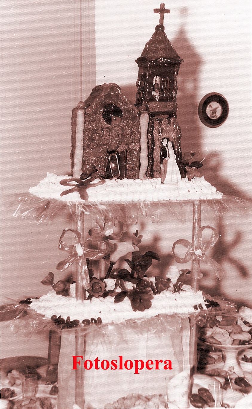 Las tartas artesanas de chocolate y flores de caramelo que elaboraba nuestra entrañable y polifacética Ángela Uceda Díaz para las Bodas de Lopera.