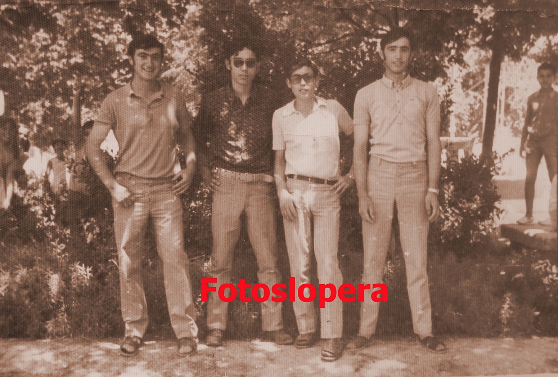 Grupo de Loperanos en el Jardín Municipal de Lopera. Año 1969. Antonio Corpas, Luis Cerezo, José Garrido y Manuel Corpas