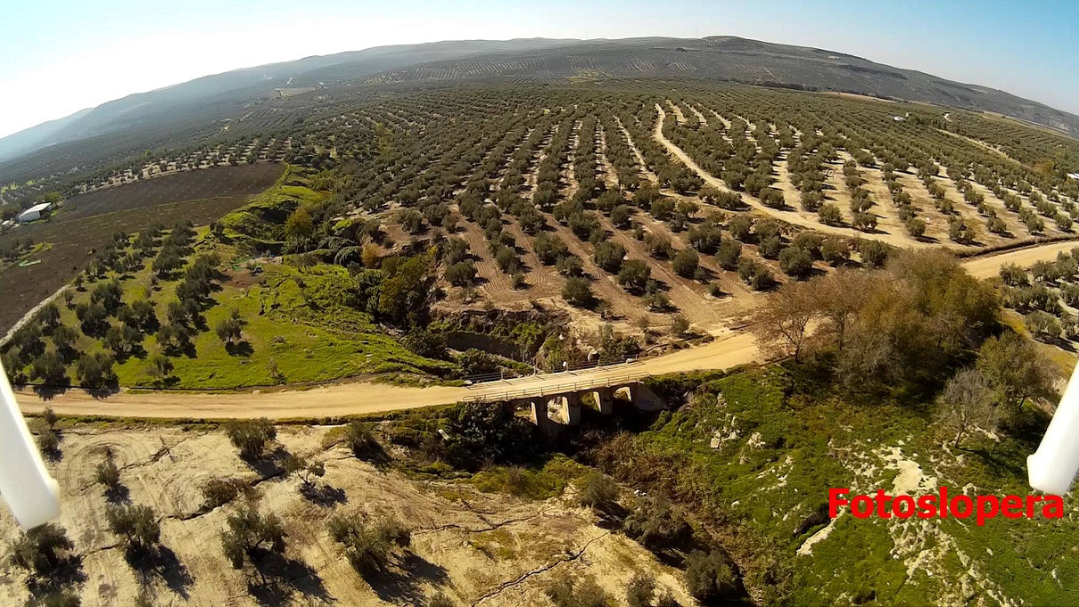 Paseo matinal por Lopera. Hoy por el Puente del Arroyo del Estanco y sus alrededores de la mano de una foto aérea realizada con un drone por el loperano Rafael Quero Monge