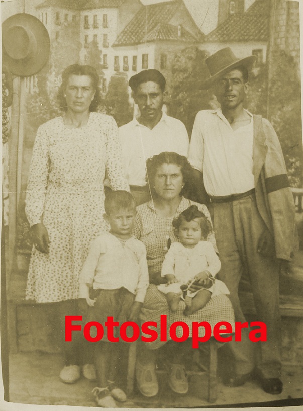 Grupo de loperanos. Año 1948. Juana Lara, Pedro Bueno, Antonio García, Antonio Criado, María García y Antonia Lara.