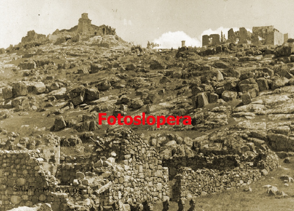 Vista del Cerro de la Cabeza con el Santuario casi destruido tras el asedio. 6-5-1939. Foto Cifra.