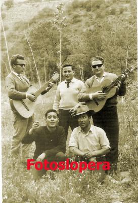 Grupo de loperanos de excursión en la Sierra de Andújar. Años 60. Serafín Quero, Francisco Martínez, Pedro Muñoz, Benito Santiago y Gabriel Cantero.