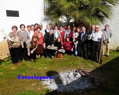 Los socios del Centro de Participación Activa de Lopera celebran la Fiesta de la Candelaria