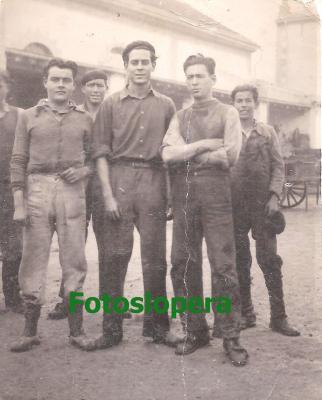 Grupo de Molineros de la Cooperativa Oleícola La Loperana. Año 1957. Francisco Román, Francisco Muñoz...