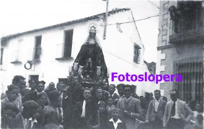 Procesión de Ntra. Sra. de los Dolores a su paso por la Calle Real. Semana Santa Lopera 1942
