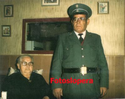 Un recuerdo al Guardia Municipal, Taxista, Pozos de Talero y hombre polifacético Juan Merino Melero junto a su madre Benita Melero Herrero.