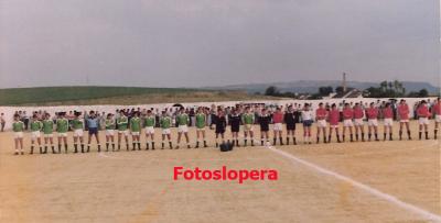 Estadio Santo Cristo de Lopera. Partido de semifinales de la Copa del Gobernador Civil de Jaén entre la A. D. Lopera y At. Mancha Real un 31 de Mayo de 1982. Finalizó el encuentro con empate a cero.