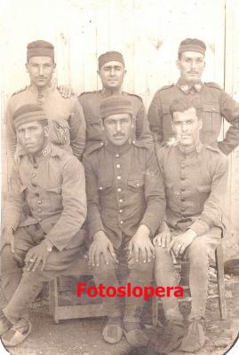 El loperano Alfonso García Manrique (sentado a la derecha) junto a otros compañeros en la Guerra de Melilla. Año 1925