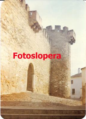 El Castillo de Lopera con su rampa de piedra original de acceso por la puerta principal. Año 1979
