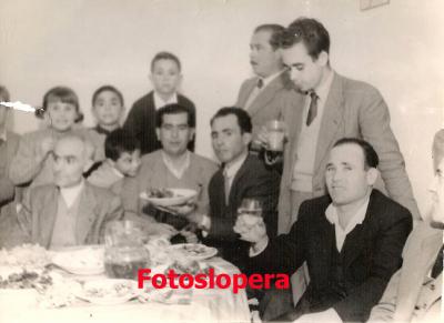 Grupo de loperanos de celebración. Años 50.  Juan Luque, Miguel Jiménez, Manuel Quero, Cristóbal Huertas, Antonio Haro...