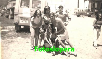 Grupo de loperanas en la Romería de Alharilla. Año 1969. María Antelo, Ana Pilar Pérez, Toñi Lara, Paqui Lara y Pilar Martínez.