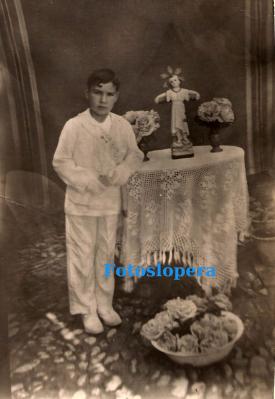 El niño Antonio Hueso Casado el día de su Primera Comunión.