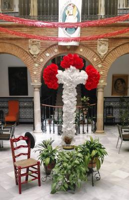 La tradicional Cruz de Mayo de la Residencia "Jesús Nazareno" de Lopera