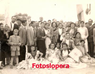 La Cofradía de la Virgen de Alharilla de Lopera en la Romería del año 1956.