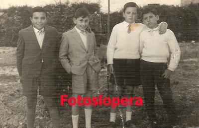 Grupo de amigos en el Jardín Municipal de Lopera. Año 1957. Eleuterio Muñoz, Serafín Bueno, Francisco Bueno y Grabiel Sanz.