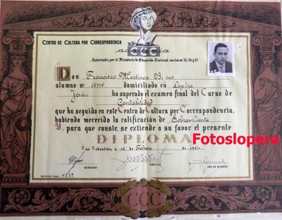 El Diploma  concedido por el Centro de Cultura por Correspondencia al loperano Francisco Martínez Bueno tras haber superado el examen final con Sobresaliente en el Curso de Contabilidad expedido en San Sebastián 12 de Febrero del año 1964.