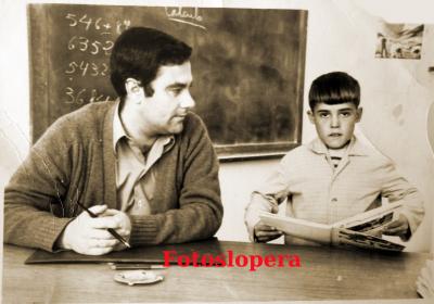 Hoy nuestro recuerdo será para el maestro D. Juan Santiago Casado junto a su alumno Manuel Carrasco Pérez en el año 1970