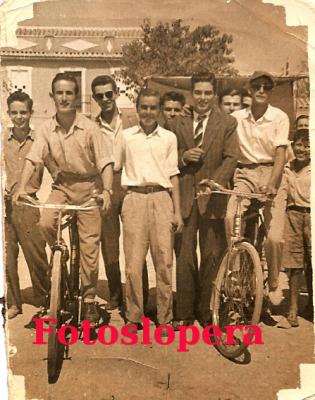 Grupo de loperanos en el Paseo de Colón Año 1958. Antonio Casado, Francisco Mena, Manuel Alcalá, Rafael Agudo, Alfonso García y Fernando Partera.