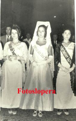 Procesión del Cristo del Humilladero. Feria de los Cristos del Año 1970. Pepi Cantero (Dama de Honor), Isabel Mª Haro (Reina de las Fiestas) y Tina Teruel (Dama de Honor).