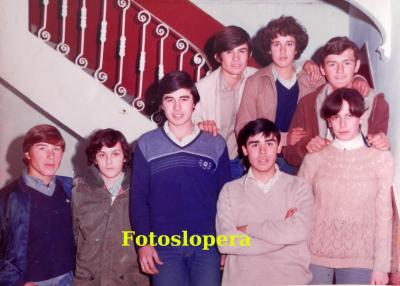 Grupo de amigos de Lopera Año 1978. Manuel Partera, Antonio Izquierdo, Juan Cantero, Eduardo Valenzuela, Chola, José Luis Casado, Juan Manuel Alcalá y Paqui Valenzuela.
