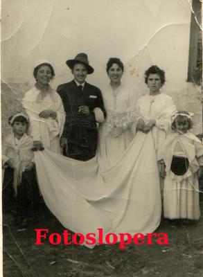 Grupo de Loperanas de boda en el Carnaval del año 1966. Carmen Bellido, Margarita Ruiz, Rafaela Melero, Isabel López...