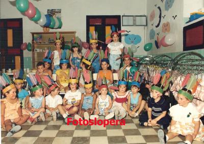 Grupo de Niños de la Guardería Infantil de Lopera en la Fiesta de Fin de Curso. Año 1992