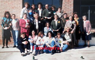 Grupo de loperanas que participaron en el II Encuentro Arciprestal de Catequistas junto al párroco D. Martín Santiago Fernández Hidalgo. Lopera 23-10-1993