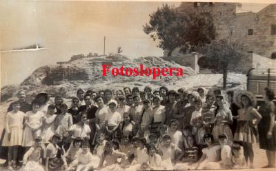 Excursión de loperanas al Santuario de la Virgen de la Cabeza con el párroco D. Vicente Criado 2-6-1960