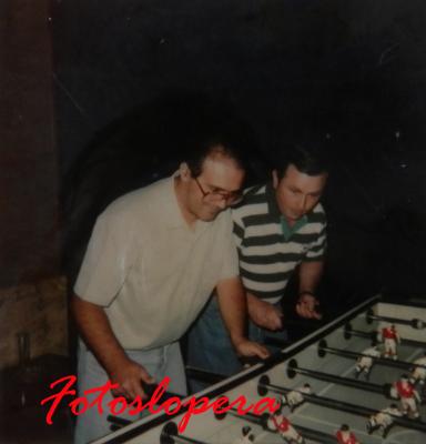Mateo Quero y Antonio Alcalá. Campeones Torneo de Futbolín del Pub Chiquero. Año 1991