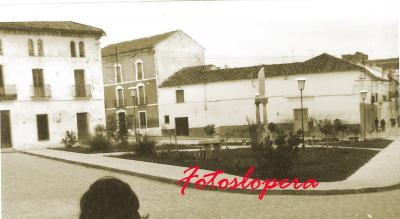 Paseo matinal por el pasado de las calles y plazas de Lopera. Hoy en por Paseillo (Plaza Juan Rafael Criado). Año 1974