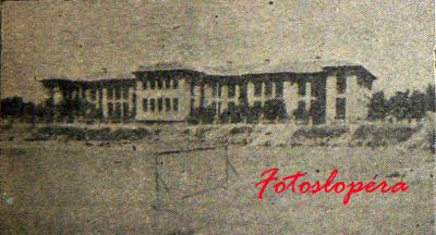 Estadio de Fútbol Santo Cristo con el Grupo Escolar de fondo. Año 1944. Detalle de la portería